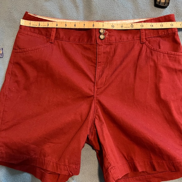 Women Dockers Two Button Mid Rise Plain Front Stretch Cargo Shorts in Red Size 8 - Picture 3 of 5